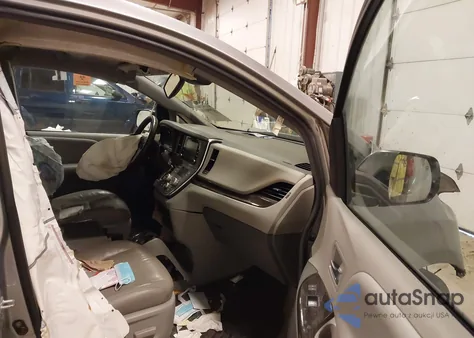 2018 Toyota Sienna Xle 8 Passenger z USA, uszkodzony, nr VIN 5TDYZ3DC7JS928336